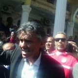 Sondage: L’initiative de Nekkaz de perturber la visite de Chakib Khelil à la zaouia de Chlef, une bonne idée ?