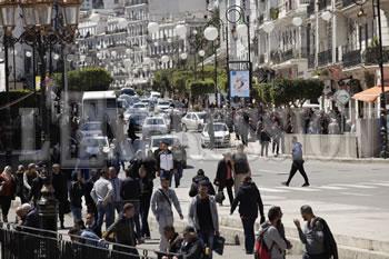 Trois mois après l&rsquo;amendement de la constitution: Le champ politique dans l&rsquo;expectative