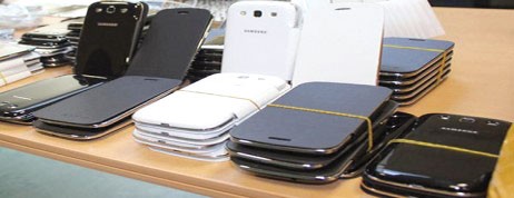 Aéroport d’Oran-Ahmed Benbella: Saisie de 697 téléphones portables