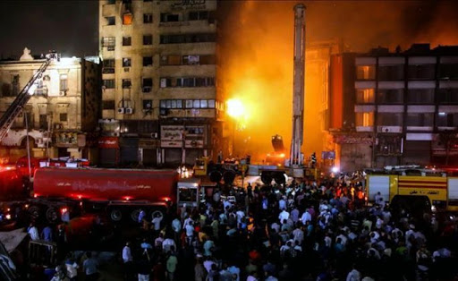 Au moins 50 blessés dans un incendie au coeur du Caire