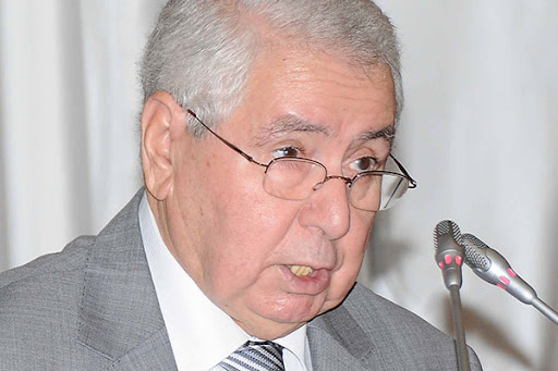 Bensalah répond au tweet de Hollande