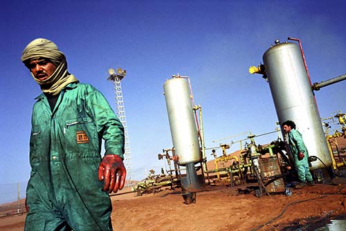 Bloomberg s’alarme : Le pétrole devient rare en Algérie