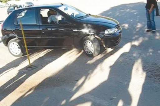 Centre des épreuves du permis de conduire à Oum El-Bouaghi Un terrain vague, non délimité et sans aménagement