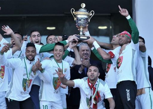 Coupe d&rsquo;Algérie 2016: Sellal remet le trophée au capitaine du MC Alger
