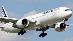 Deux avions se heurtent au sol à l’aéroport parisien de Roissy, aucun blessé