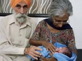 Inde: une septuagénaire donne naissance à son premier enfant
