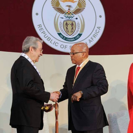 L&rsquo;ancien diplomate algérien Noureddine Djoudi décoré en Afrique du sud