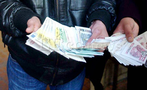 Le dinar se fait de plus en plus faible