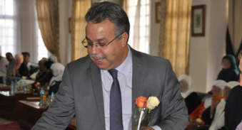 Le wali de mostaganem sensible aux cancereux : Une aide financière pour chaque malade et une fleur pour chaque femme