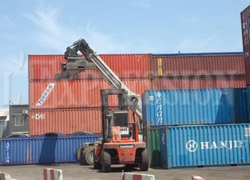 Port d&rsquo;Oran: De vieux pneus dans les 4 conteneurs