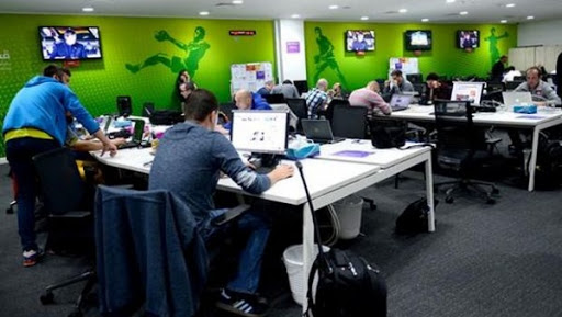 Presse sportive algérienne (1962-2016): évolution constante face aux défis du numérique