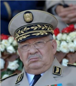 Sans s&rsquo;immiscer dans les débats qui animent la société, l&rsquo;armée rappelle ses prérogatives: Gaïd Salah fixe les lignes rouges