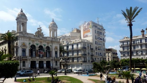 Théâtre d’Oran: « El Ghalta » gagne les faveurs du public