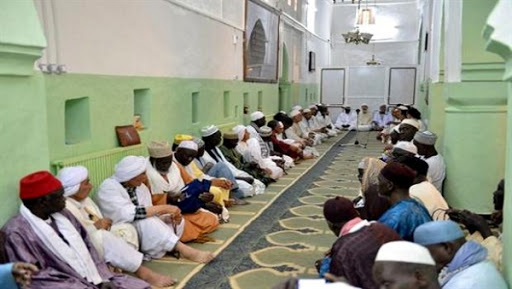 Tidjania: des adeptes de pays africains visitent des sites de la confrérie à Ain-Madhi