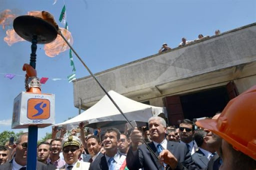 Tizi-Ouzou : le Premier ministre procède à la mise en service du gaz au profit de 1500 foyers à Beni Yenni