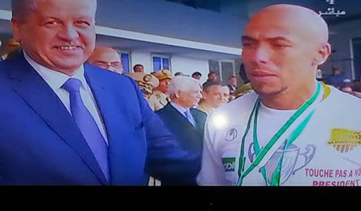 « Touche pas à mon président » !… sur les maillots des joueurs du NAHD