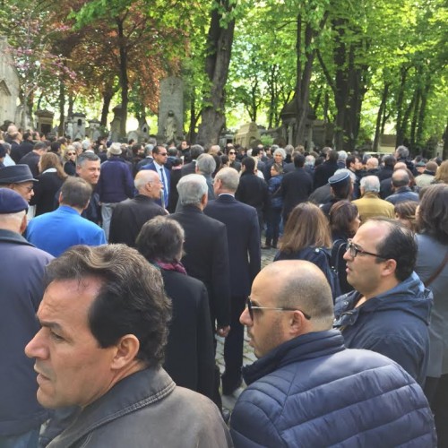 Une foule nombreuse accompagne Idjerouidène à sa dernière demeure