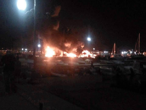 Vidéo: Un incendie ravage plusieurs bateaux à Sidi Fredj