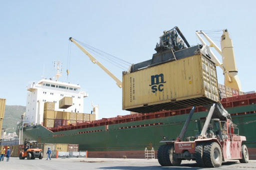 Zone industrielle d’Es Senia : Premières opérations d’exportations à partir du port sec