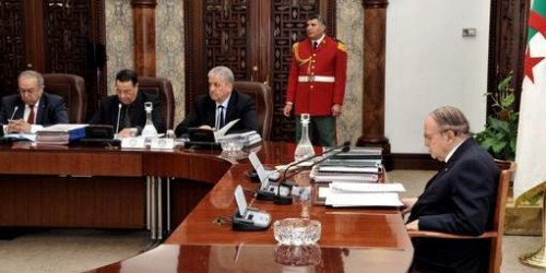 A la veille de la Tripartite : le président Bouteflika appelle à l&rsquo;application du nouveau modèle économique de croissance