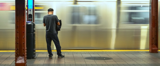 Agressées dans le métro de New York, deux femmes voilées sont défendues par toute une rame