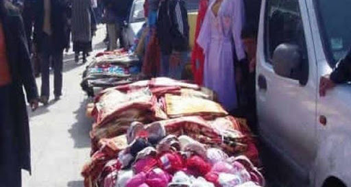 Blida: les vendeurs saisonniers en force au niveau des trottoirs et places publiques