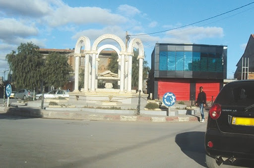 Bordj Bou-Arréridj: Un rond-point transformé en une aire de jeux très dangereuse