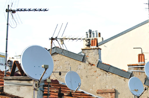 Ces antennes paraboliques qui défigurent l’environnement