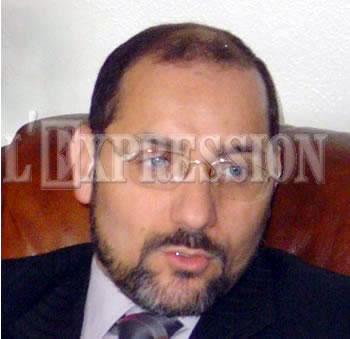 Dans son message écrit sur son compte facebook: Makri s’en prend aux laïques