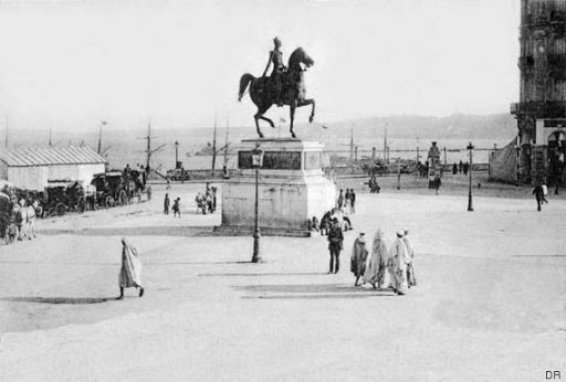 D’Azouza à Alger, ma vie pérégrine d’instit (V): Place du cheval … et déconfiture