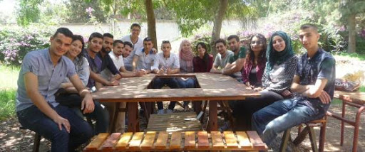 Des étudiants de l’EPAU relèvent le défi de créer du mobilier en carton