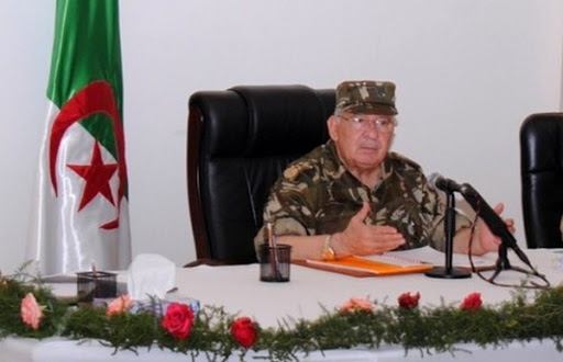 Gaïd Salah poursuit sa visite à la 4e RM par l’inspection d’unités relevant du secteur opérationnel de Biskra