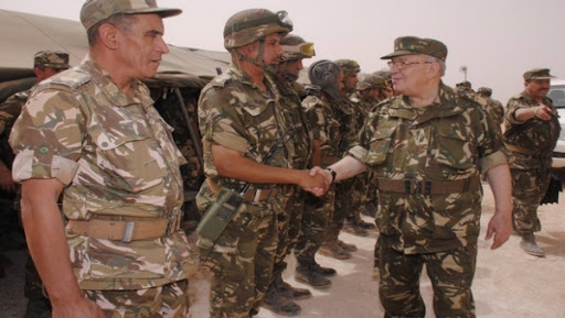 Gaïd Salah valorise les efforts des Unités de la 4e RM dans la sécurisation des frontières nationales