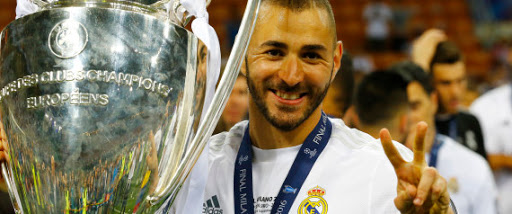 Karim Benzema accuse le sélectionneur français d’avoir cédé à la pression d’une « partie raciste de la France »