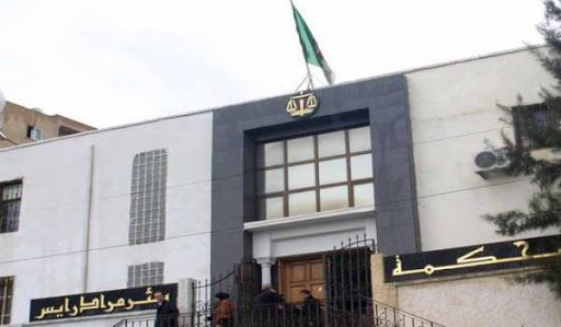 Les 51 avocats qui constituent la défense du groupe El Khabar et Ness Prod ont décidé un retrait collectif dans l’affaire qui les oppose au ministère de la Communication.