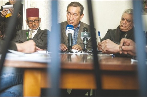 Les avocats de l’ex général Benhadid dénoncent la prolongation de la détention préventive de leur client