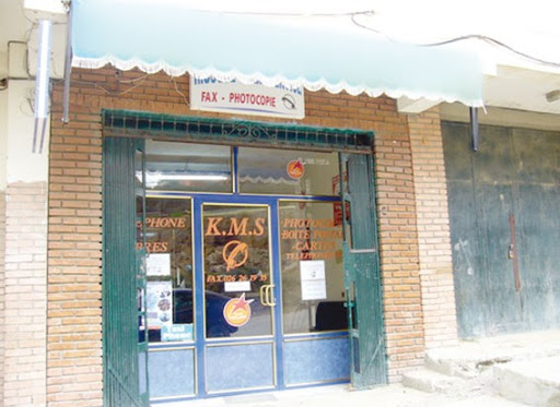 Les marchands improvisés envahissent Berrahal (Annaba): Extensions sauvages des étalages et la poussée illicite des kiosques multiservices