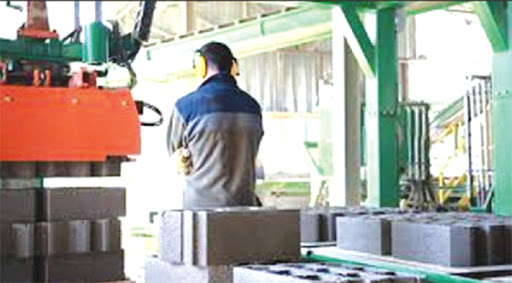 Les travailleurs bloquent l’unité et le directeur « supprime » le portail