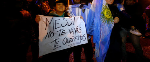 Maradona en tête, l’Argentine supplie Messi de revenir sur sa décision