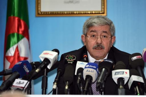 Ouyahia appelle à ne pas céder aux appels aux solutions de facilité pour faire face à la crise économique
