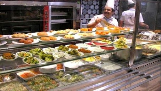 Ramadhan à Oran: le commerce des mets préparés en vogue