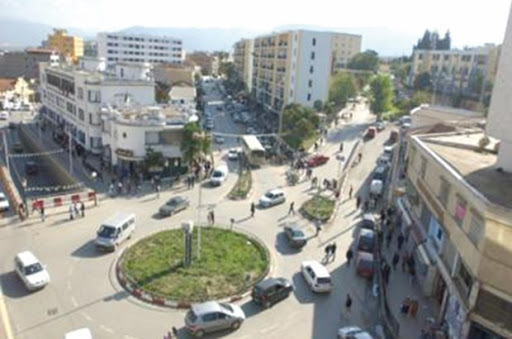 Tizi Ouzou: Le personnel de la direction du commerce proteste devant la wilaya