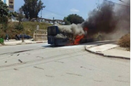 TIZI OUZOU : Un bus a pris feu devant l’université