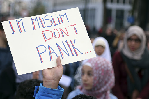 Un vigile musulman expulsé par la police pour avoir prié dans la Fan zone