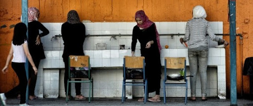 A Athènes, des réfugiés se prennent en main dans un squat toléré