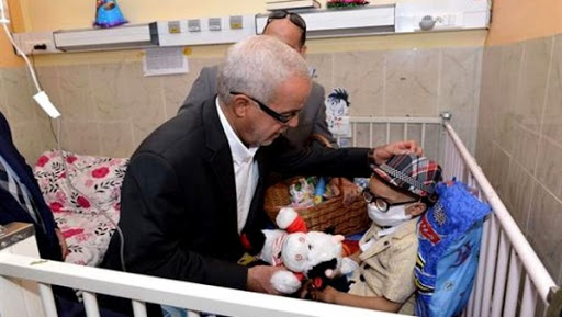 Aïd El Fitr: Grine rend visite aux enfants du service pédiatrie du CHU Mustapha Pacha