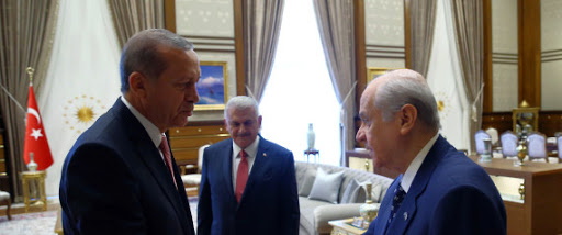 Après le putsch raté en Turquie, Recep Tayyip Erdogan promet une nouvelle Constitution avec l’opposition