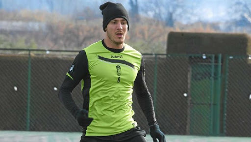 Ça commence mal pour Yebda