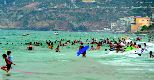 Des ordures à profusion, extorqués par les m’targuia des plages et menacés par les jets-skis , Ain El Turck : Sale temps pour les estivants