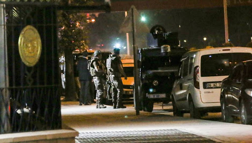 Deux fortes explosions entendues à Ankara, des jets et hélicoptères survolent la capitale